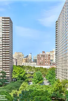 Lincoln Towers, 140 West End Avenue, #10M