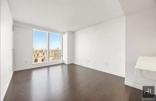 One Manhattan Square, 252 South Street, #25K