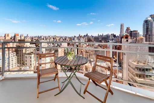Plaza Tower, 118 East 60th Street, #29C