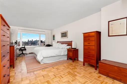 Plaza Tower, 118 East 60th Street, #29C
