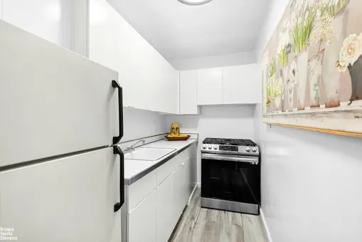 Lincoln Terrace, 165 West 66th Street, #4U