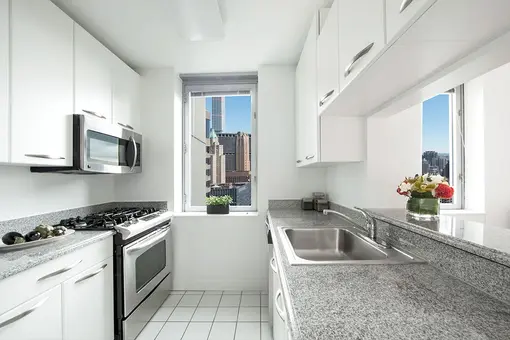 The Metropolis, 150 East 44th Street, #28B