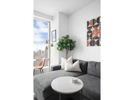 One Manhattan Square, 252 South Street, #25K