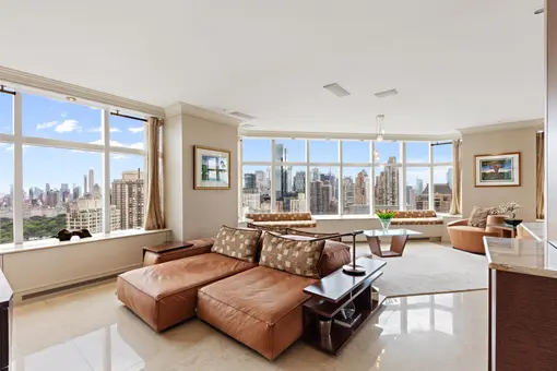 3 Lincoln Center, 160 West 66th Street, #43E