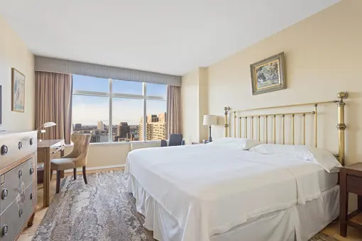 3 Lincoln Center, 160 West 66th Street, #26J