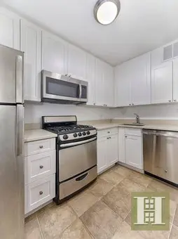 Lincoln Terrace, 165 West 66th Street, #2L