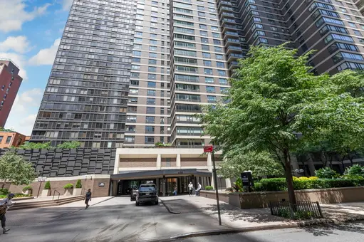 The Sovereign, 425 East 58th Street, #23B