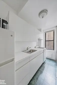 321 East 54th Street, #4E