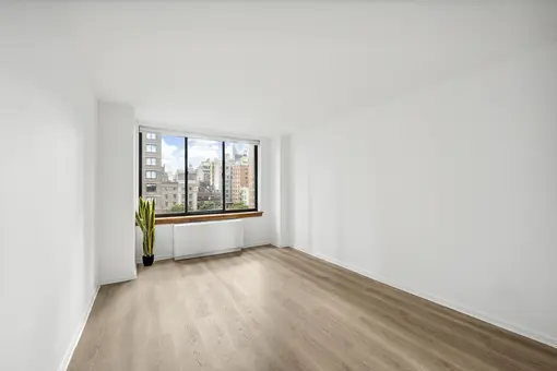 L'Isola, 157 East 32nd Street, #8A