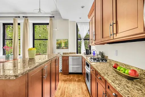 Astor Court, 210 West 90th Street, #6I