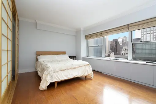 Plaza Tower, 118 East 60th Street, #22F