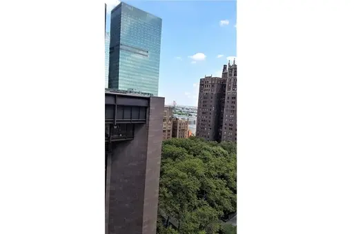 Woodstock Tower, 320 East 42nd Street, #1608