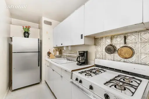 Lincoln Terrace, 165 West 66th Street, #5B
