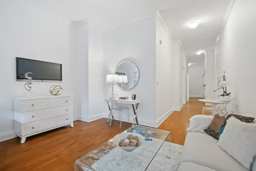 Wellington Tower, 350 East 82nd Street, #2G