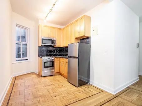 352 West 18th Street, #5C