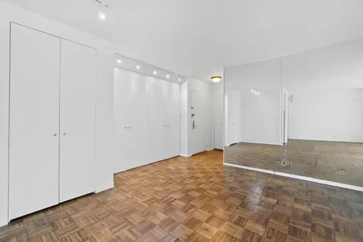 Plaza Tower, 118 East 60th Street, #27A