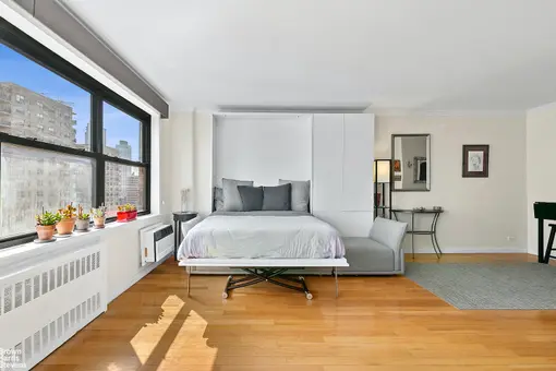 Lincoln Towers, 185 West End Avenue, #23K