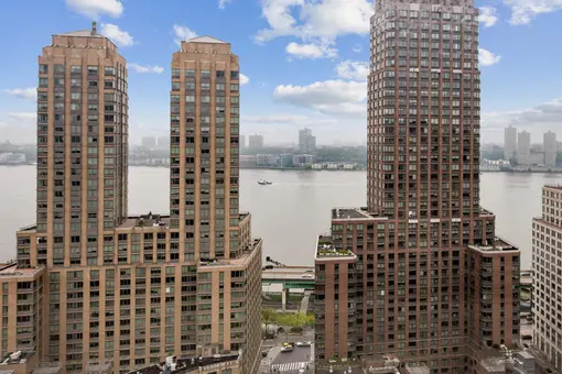 Lincoln Towers, 185 West End Avenue, #28N