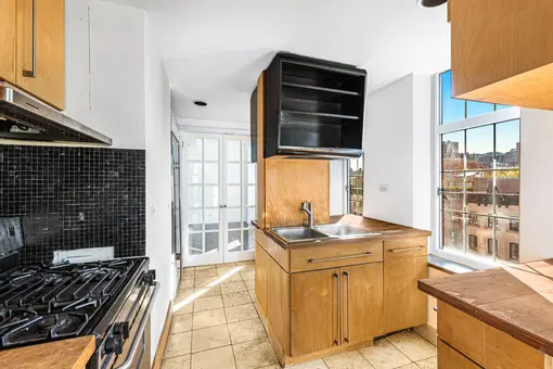 London Terrace Towers, 465 West 23rd Street, #7CD