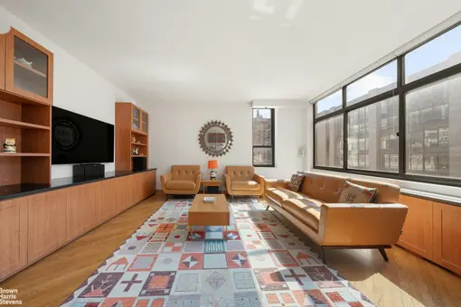 International Plaza, 303 East 43rd Street, #10A