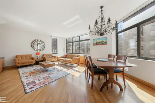 International Plaza, 303 East 43rd Street, #10A