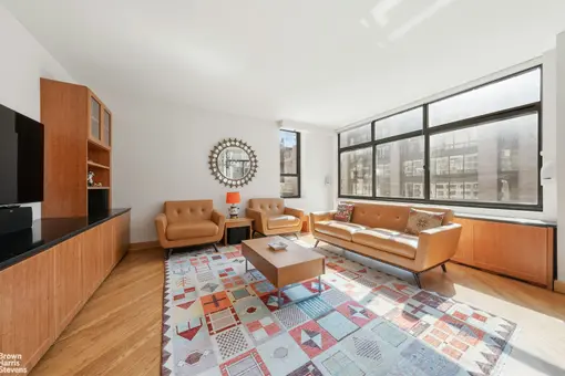 International Plaza, 303 East 43rd Street, #10A