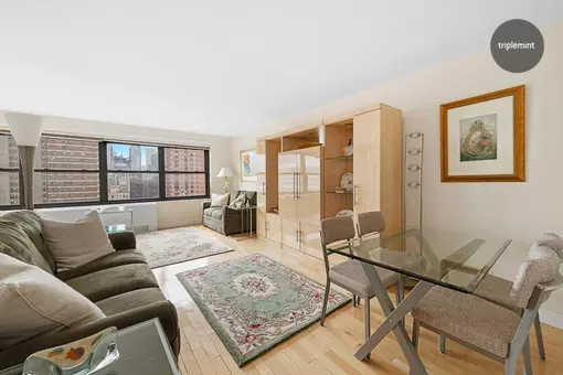 Lincoln Towers, 140 West End Avenue, #11F