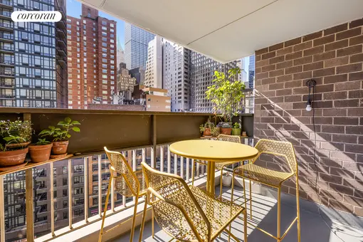 Southbridge Towers, 77 Fulton Street, #14F