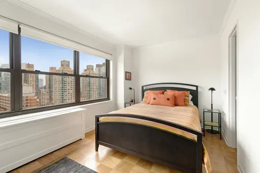 Lincoln Towers, 140 West End Avenue, #29E