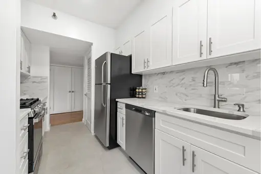The Vantage, 308 East 38th Street, #21A