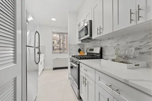 The Vantage, 308 East 38th Street, #21A