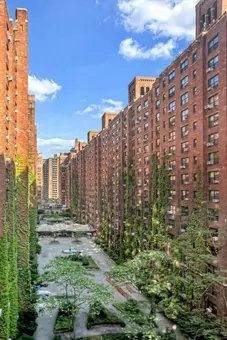 London Terrace Towers, 470 West 24th Street, #8A