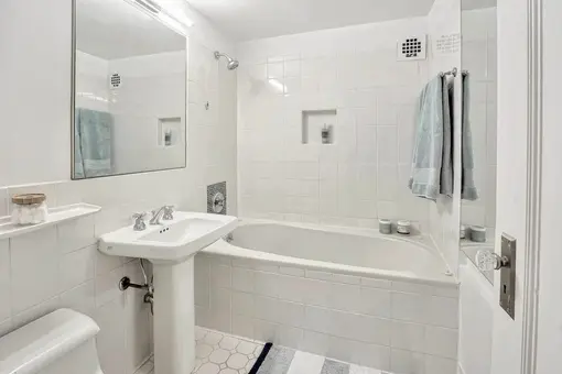 London Terrace Towers, 470 West 24th Street, #8A