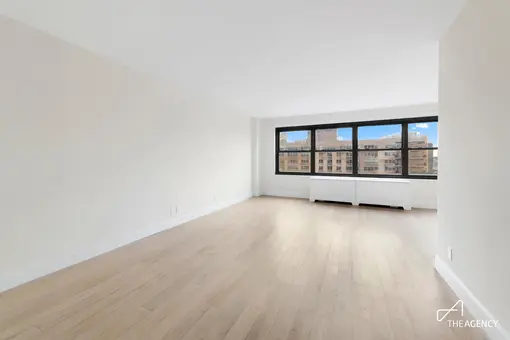 Lincoln Towers, 180 West End Avenue, #28J