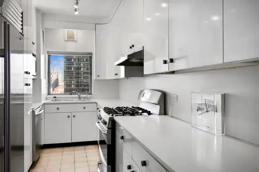 The Sovereign, 425 East 58th Street, #18D