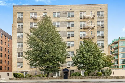 3512 Oxford Avenue, #3A