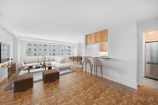 Warren House, 155 East 34th Street, #8F