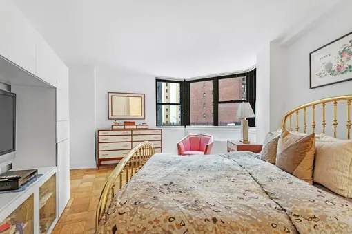 The Murray Hill Crescent, 225 East 36th Street, #2N