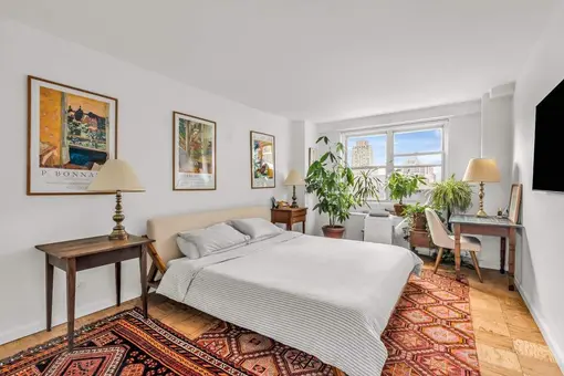 Lincoln Terrace, 165 West 66th Street, #7D