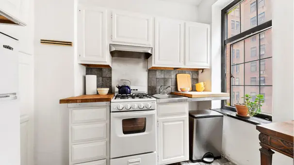 London Terrace Towers, 465 West 23rd Street, #7K