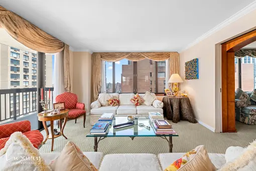 The Oxford, 422 East 72nd Street, #18AB