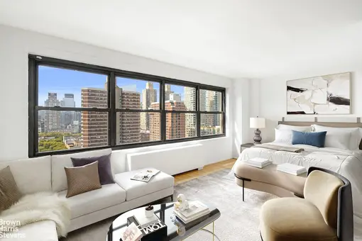 Lincoln Towers, 140 West End Avenue, #20R