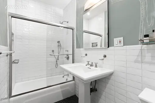 1 Rutherford Place, 224 East 17th Street, #2R