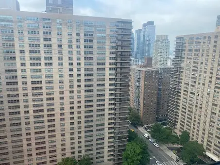 Lincoln Towers, 180 West End Avenue, #25G