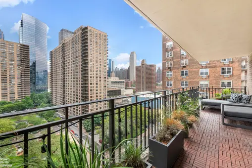 Lincoln Towers, 165 West End Avenue, #14M