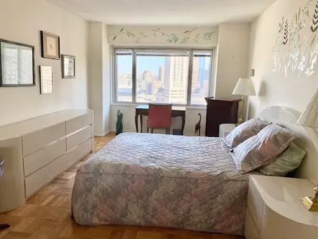 One Lincoln Plaza, 20 West 64th Street, #19H