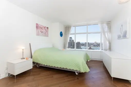 3 Lincoln Center, 160 West 66th Street, #32A