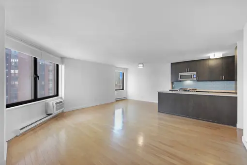 Yorkville Tower 2, 1641 Third Avenue, #9K