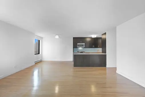 Yorkville Tower 2, 1641 Third Avenue, #9K