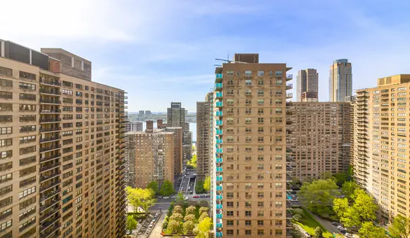 Lincoln Towers, 160 West End Avenue, #25G